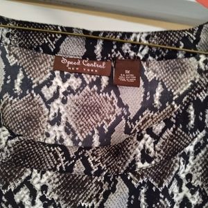 A cute little dress snake print dress, size 1X